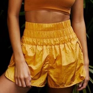 Free People - The Way Home shorts - yellow - Small